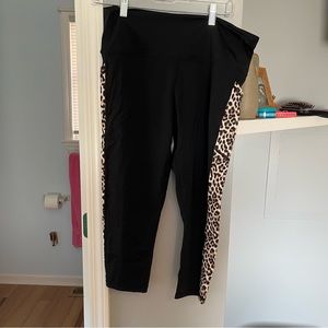 Zyia active high rise capris with leopard print sides